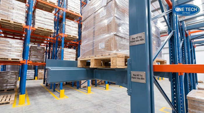 Ray đỡ pallet của kệ drive in trong kho hàng