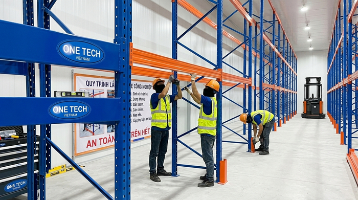 Lắp đặt Kệ Narrow Aisle Cần Thơ tại kho hàng có lối đi hẹp